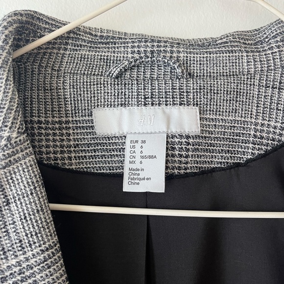H&M long plaid one button schoolboy blazer women’s size 6 grey neutral office - Picture 2 of 11